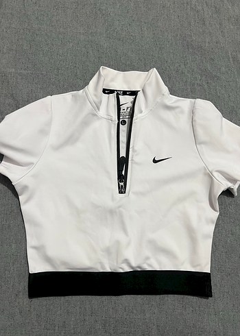 Spor Şıklığında Beyaz Crop Top - Görsel 2