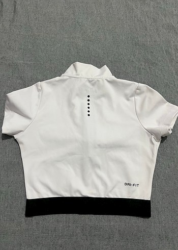 Spor Şıklığında Beyaz Crop Top - Görsel 3