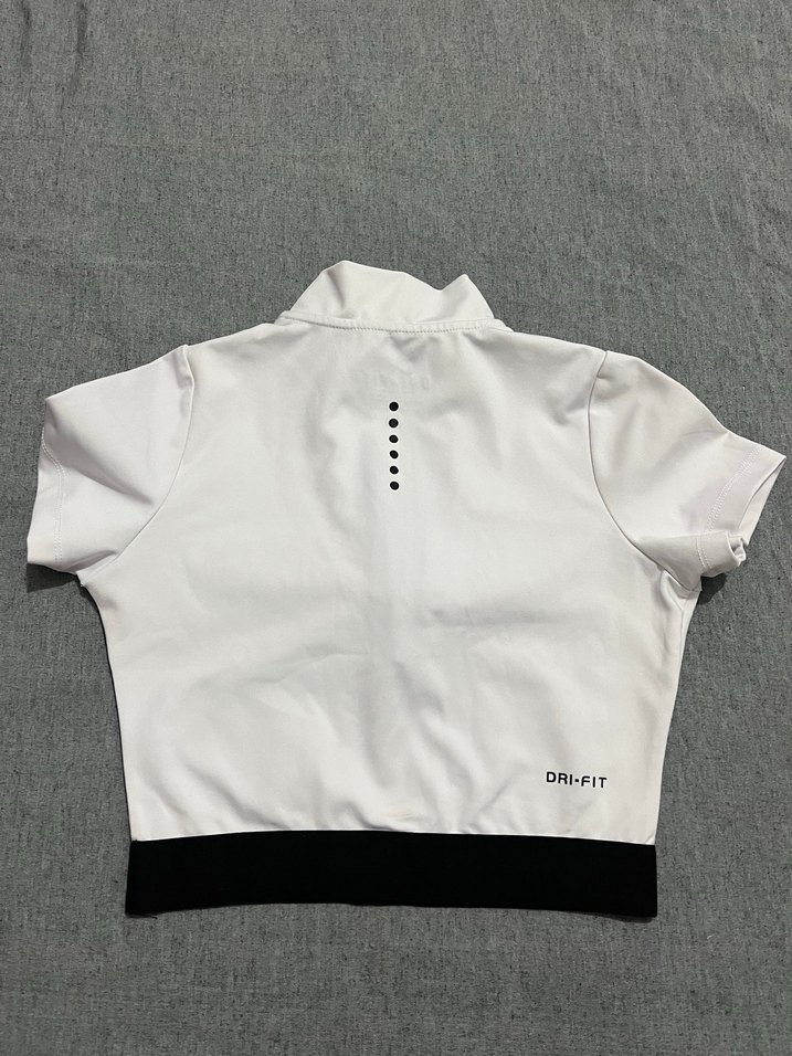 Spor Şıklığında Beyaz Crop Top - Görsel 3