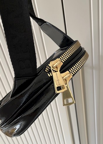 Beymen Parlak Siyah Yılan Derisi Desenli Deri Çanta - Görsel 6