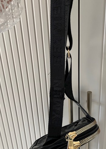 Beymen Parlak Siyah Yılan Derisi Desenli Deri Çanta - Görsel 5