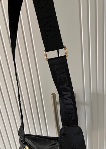 Beymen Parlak Siyah Yılan Derisi Desenli Deri Çanta - Görsel 4