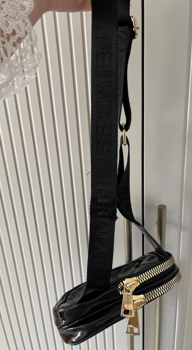 Beymen Parlak Siyah Yılan Derisi Desenli Deri Çanta - Görsel 5