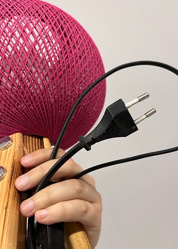 Pembe İp Detaylı Ahşap Tripod Masa Lambası - Görsel 3