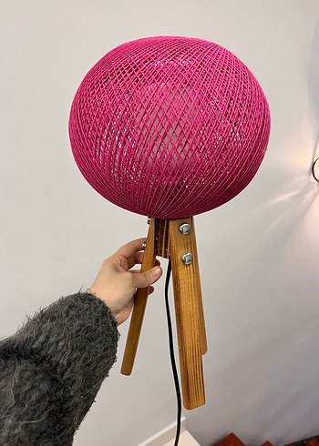 Pembe İp Detaylı Ahşap Tripod Masa Lambası - Görsel 6