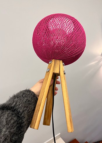 Pembe İp Detaylı Ahşap Tripod Masa Lambası - Görsel 7