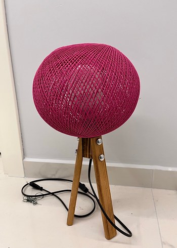 Pembe İp Detaylı Ahşap Tripod Masa Lambası - Görsel 2