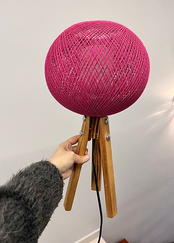 Pembe İp Detaylı Ahşap Tripod Masa Lambası - Görsel 8