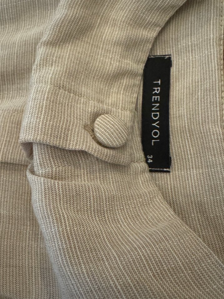 Düğmeli Bej Keten Mini Tulum - Görsel 3