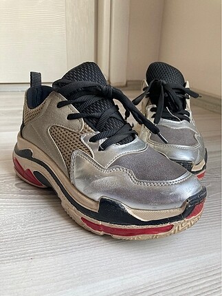 Balencigia tarzı ayakkabı