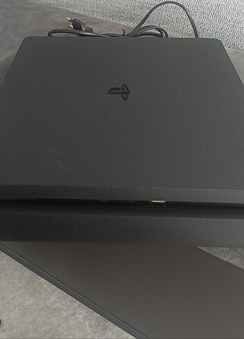 PlayStation 4 slim 