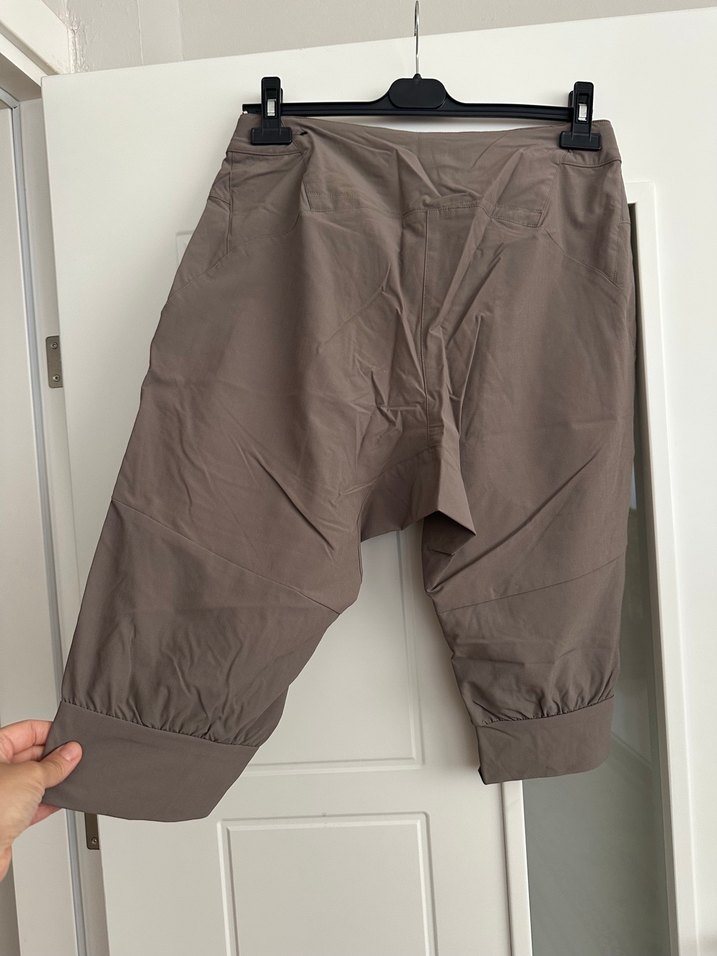 Bej Kemerli Kısa Bol Kesim Kadın Kumaş Pantolon - Görsel 3