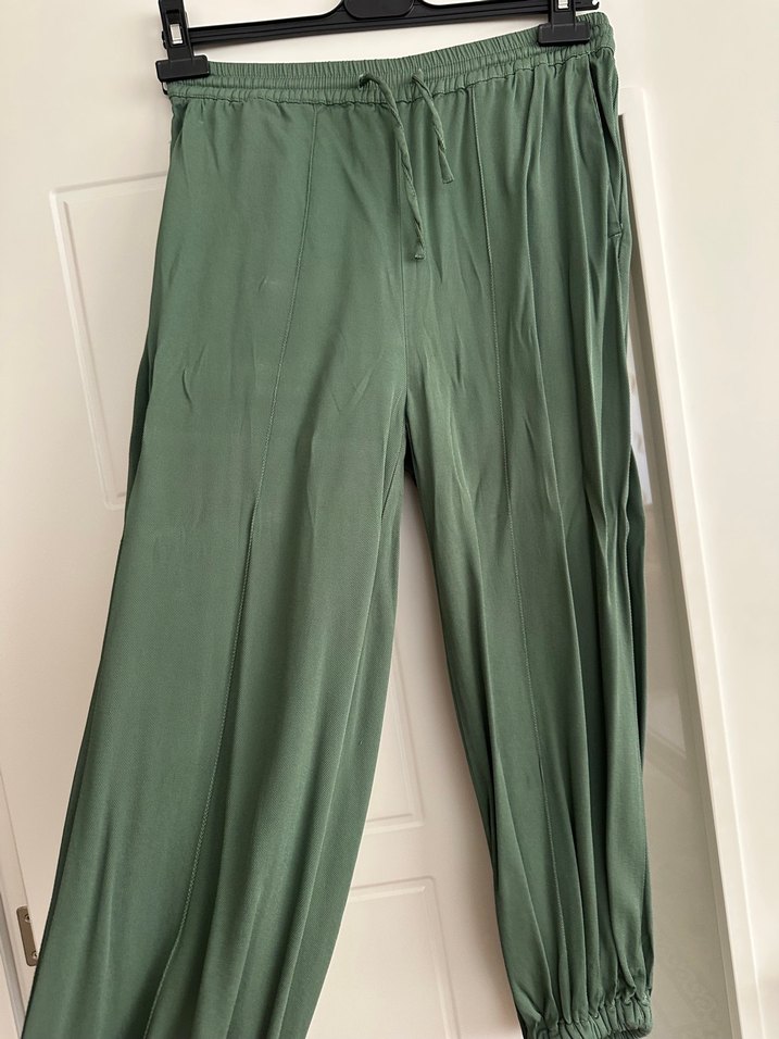 Kadın Yeşil Piliseli Salaş Uzun Kumaş Pantolon - Görsel 2