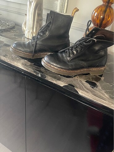 Dr martens bot