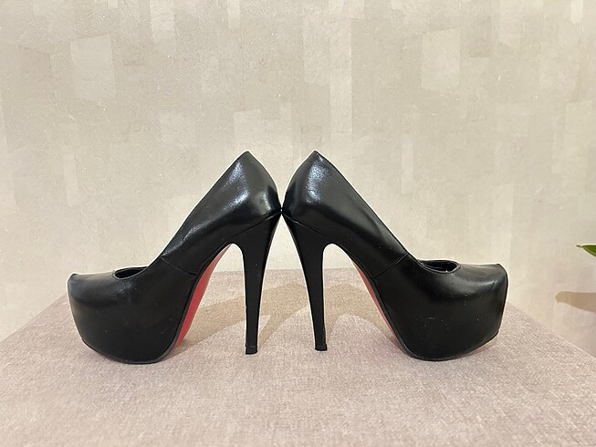 36 Beden 15 cm platform hiç giyilmedi 36 numara kırmızı taban