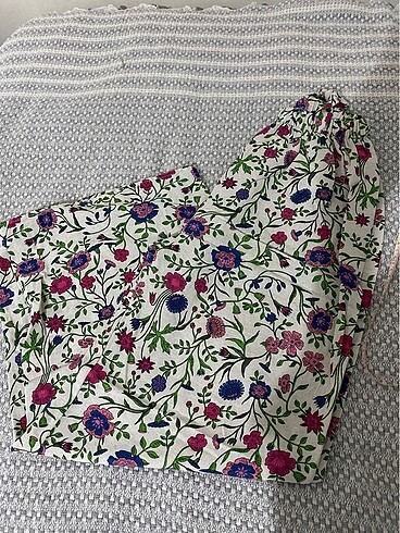 Çiçekli bol pantolon
