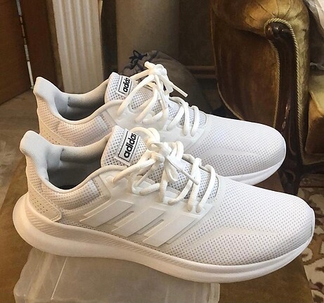 Adidas orjinal sıfır ayakkabı
