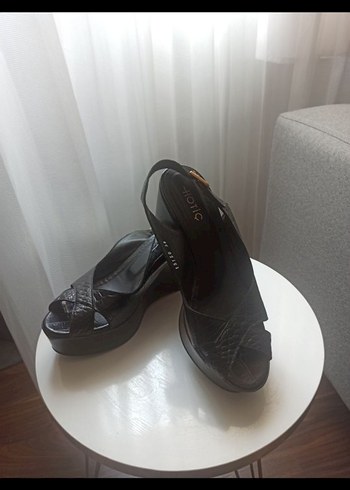 Dolgu Topuklu Kadın Ayakkabı