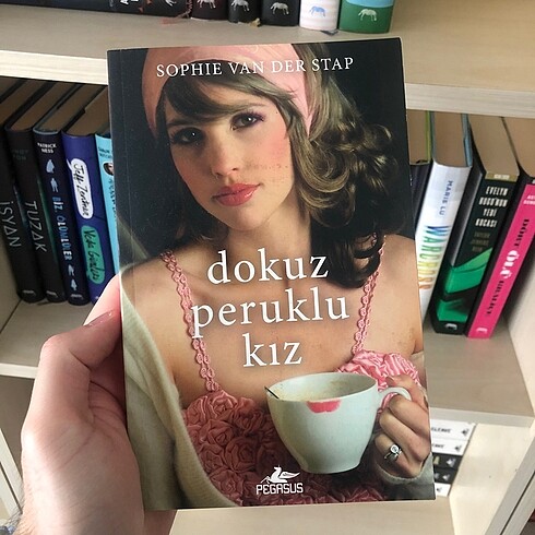 Dokuz Peruklu Kız - Sophie Van Der Stap - Pegasus Yayınları