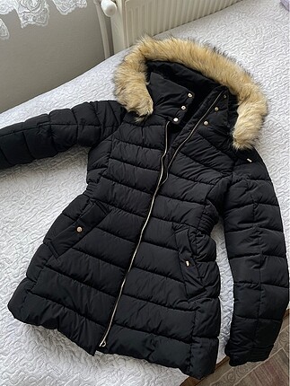 Zara Mont