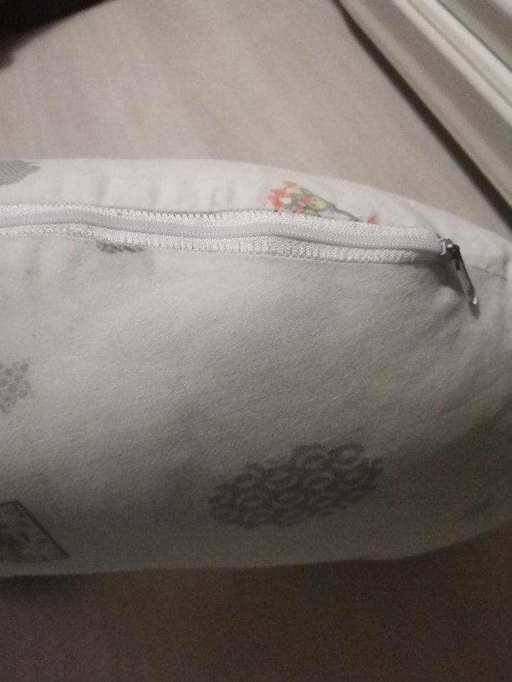 Baskılı Beyaz ve Gri Emzirme Yastığı - Görsel 2