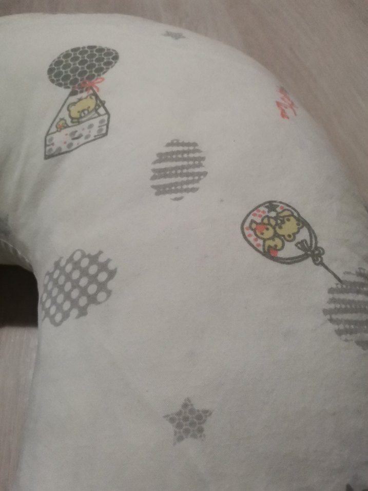 Baskılı Beyaz ve Gri Emzirme Yastığı - Görsel 3