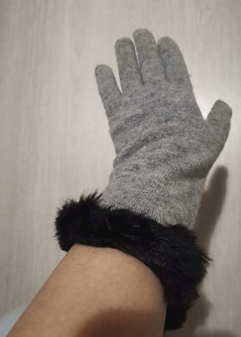 Gri Kürklü Kadın Eldiveni - Görsel 3