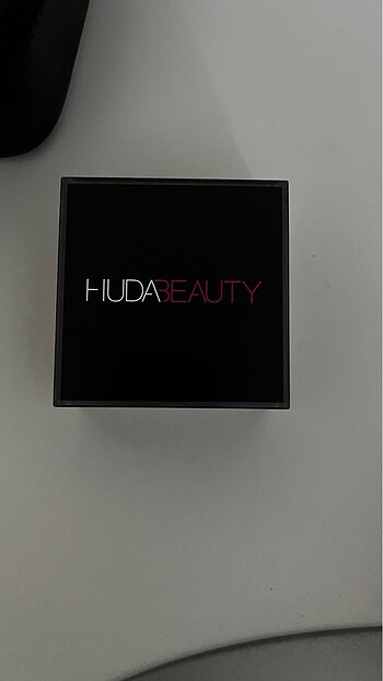 Sephora HUDA BEAUTY CHERRY BLOSSOM CAKE