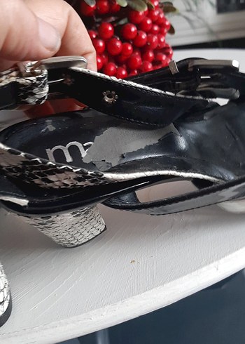 Gri Yılan Desenli Tokalı Yüksek Topuklu Kadın Ayakkabı mag marka - Görsel 5