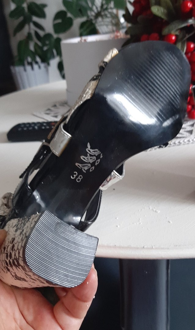 Gri Yılan Desenli Tokalı Yüksek Topuklu Kadın Ayakkabı mag marka - Görsel 4