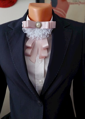 Pembe Nakışlı Fiyonk Broş - Ana görsel