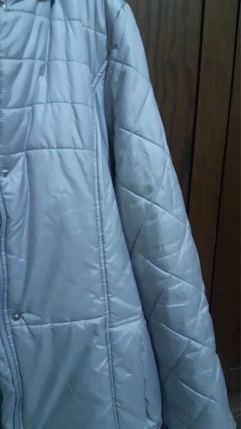 gümüş rengi uzun şişme mont - Görsel 5