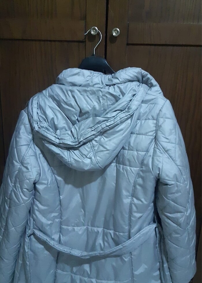 gümüş rengi uzun şişme mont - Görsel 3