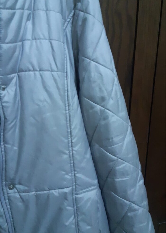 gümüş rengi uzun şişme mont - Görsel 5