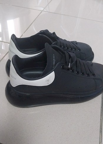 Alexander McQueen 40