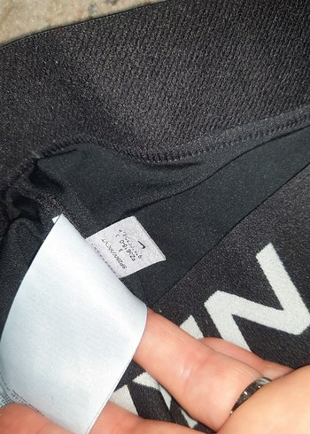 Nike Siyah Yüksek Yaka Kolsuz Crop Top - Görsel 6