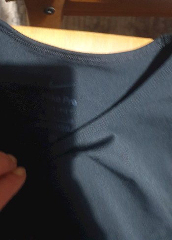 Nike Siyah Yüksek Yaka Kolsuz Crop Top - Görsel 5