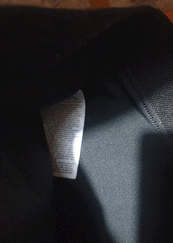 Nike Siyah Yüksek Yaka Kolsuz Crop Top - Görsel 4