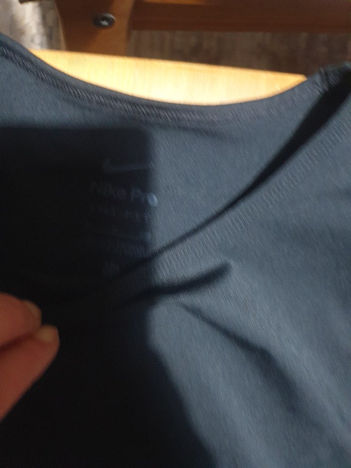 Nike Siyah Yüksek Yaka Kolsuz Crop Top - Görsel 5