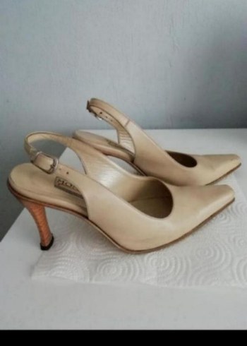 Bej Deri Stiletto Kemerli Kadın Topuklu Ayakkabı