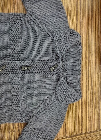 Erkek çocuk için el örmesi yün hirka - Görsel 3