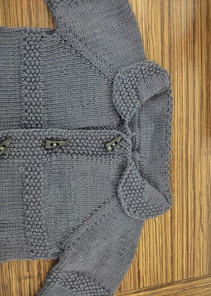 Erkek çocuk için el örmesi yün hirka - Görsel 3