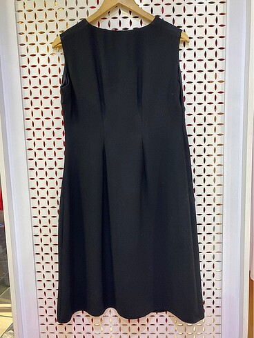 Kolsuz basic siyah dizaltı elbise - Görsel 3