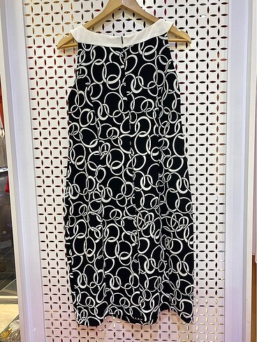 Siyah beyaz desenli içi astarlı kolsuz elbise - Görsel 2