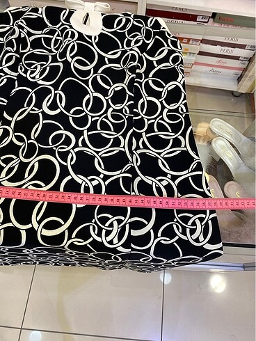 Siyah beyaz desenli içi astarlı kolsuz elbise - Görsel 6