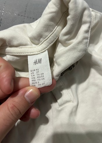 Gri fiyonk detaylı beyaz bebek zıbını - Görsel 3