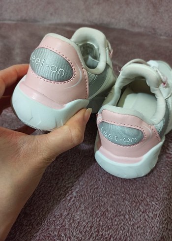 Kızlar için Beyaz Bağcıklı Spor Ayakkabı - Görsel 2