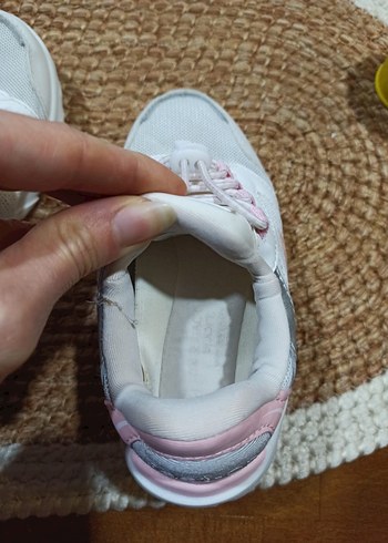 Kızlar için Beyaz Bağcıklı Spor Ayakkabı - Görsel 6