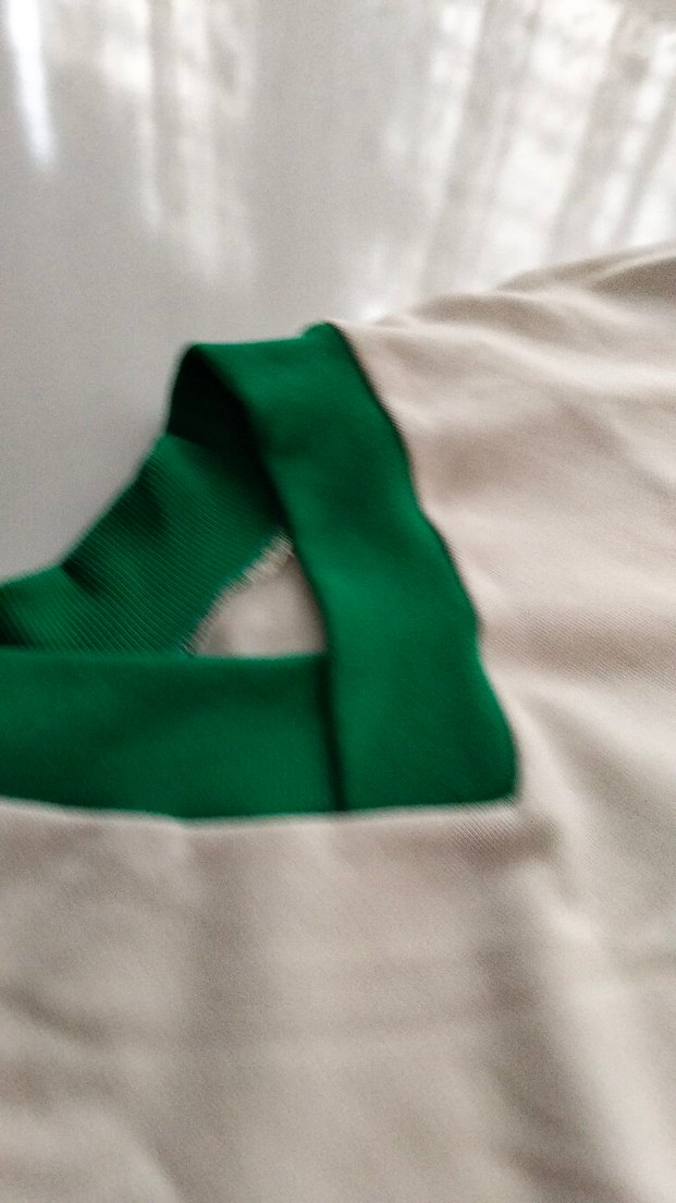 Yeşil Yakalı Beyaz Hamile Tişörtü - Görsel 3