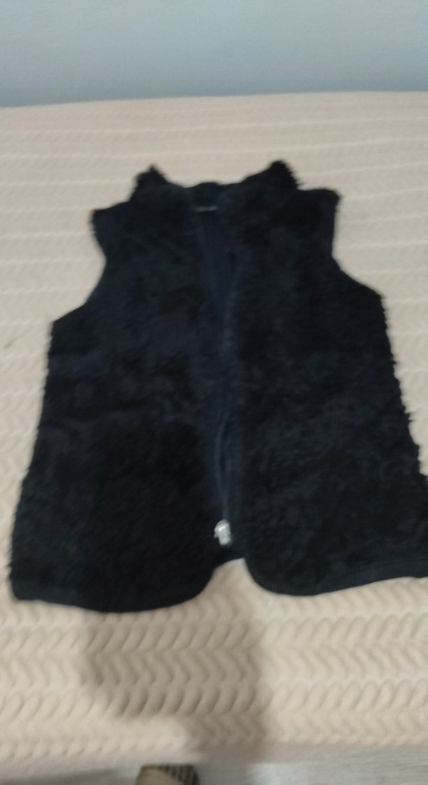 Siyah Kürklü Kadın Yelek - Görsel 3